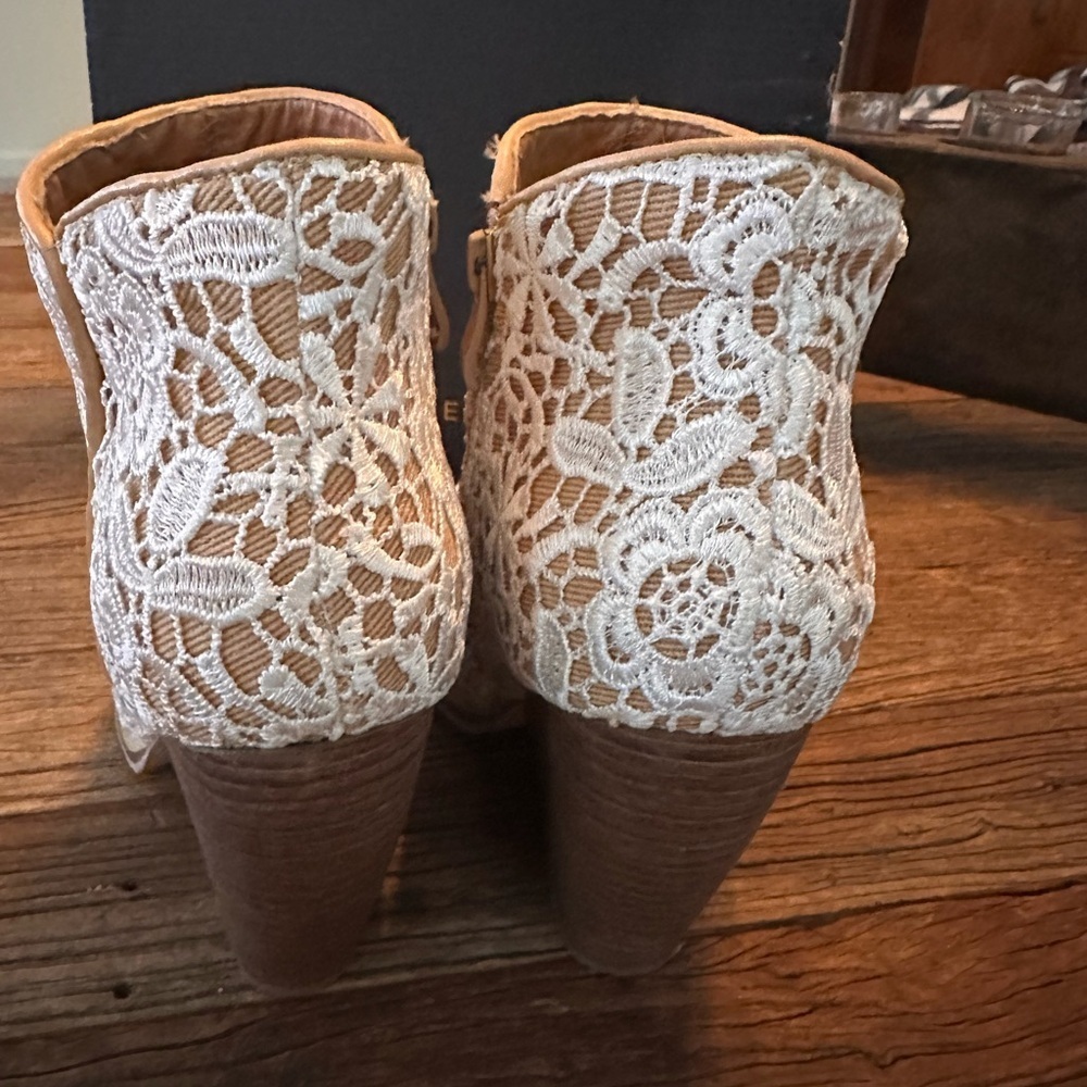 Very Volatile Lace Wedge Boots - White and Tan - Picture 4 of 10